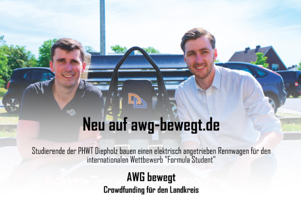 Zwei Mitglieder von Deefholt Dynamics posieren mit dem Fahrzeug des Wettbewerbs 2019.